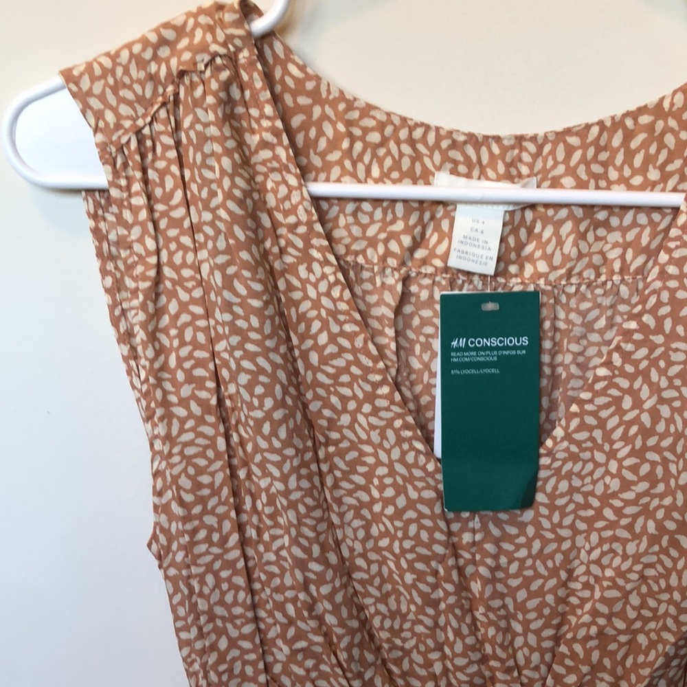 H&M Ruffle Top - Picture 2 of 7